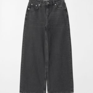 Relaxed Wide-Leg Jeans