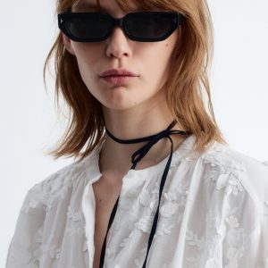 Voluminous Floral-Appliqué Blouse